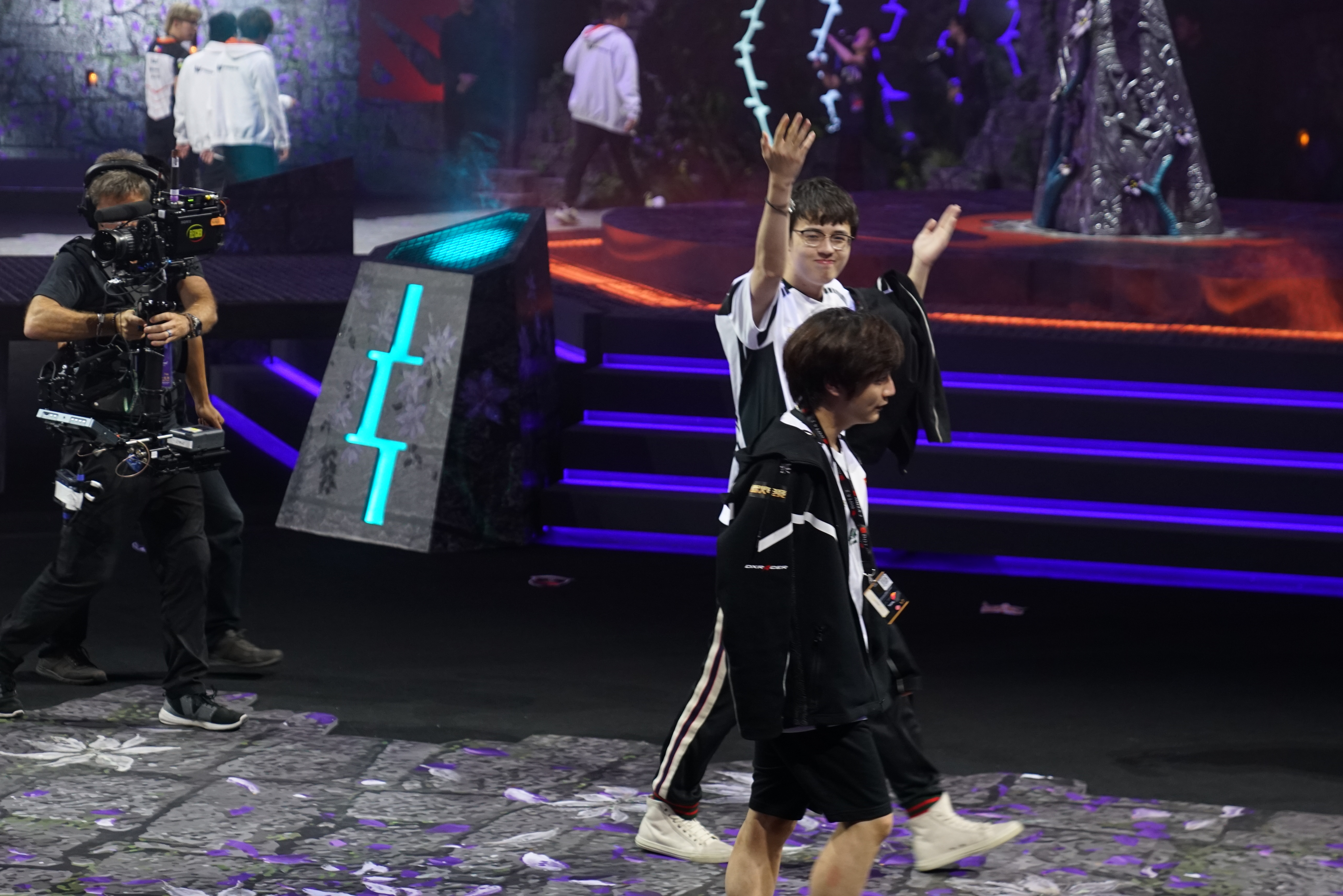 开云体育官方网站-V5逆转PSG,Clozer一己之力扛起全队