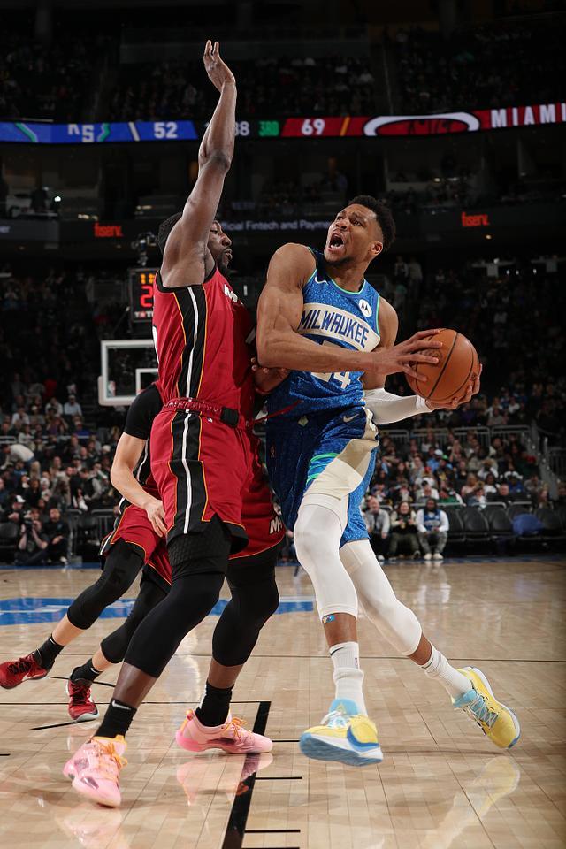 包含黄蜂爆冷雄鹿B队,阿德巴约三分雨点燃全场的词条 包含黄蜂爆冷雄鹿B队,阿德巴约三分雨点燃全场的词条