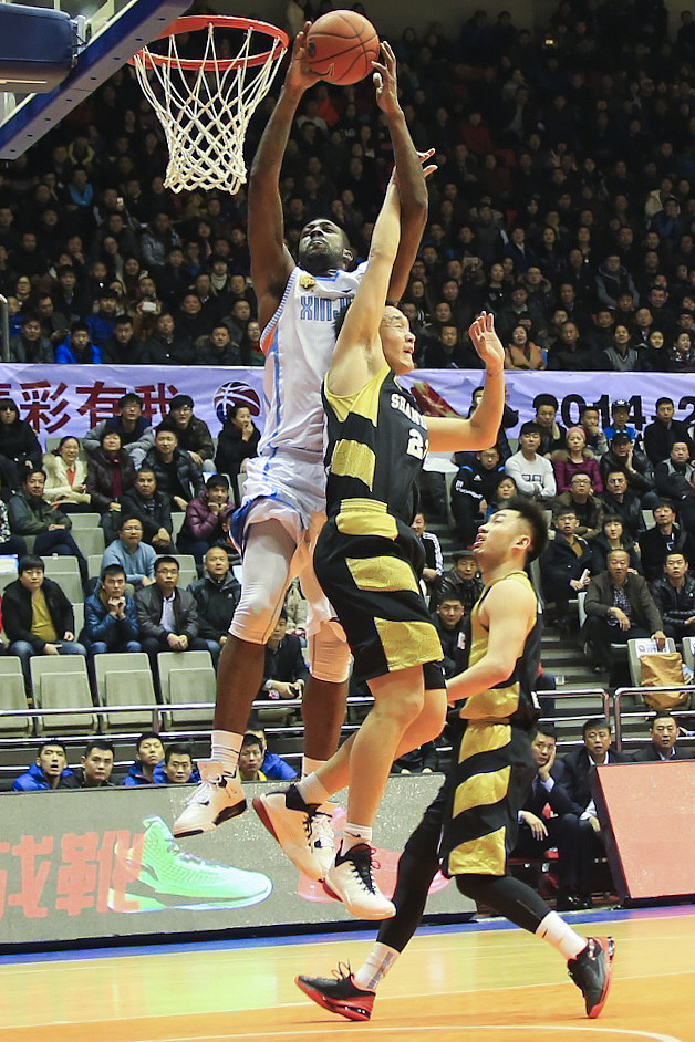 青海男篮力挫强敌,客场夺取胜利之果 青海男篮力挫强敌,客场夺取胜利之果