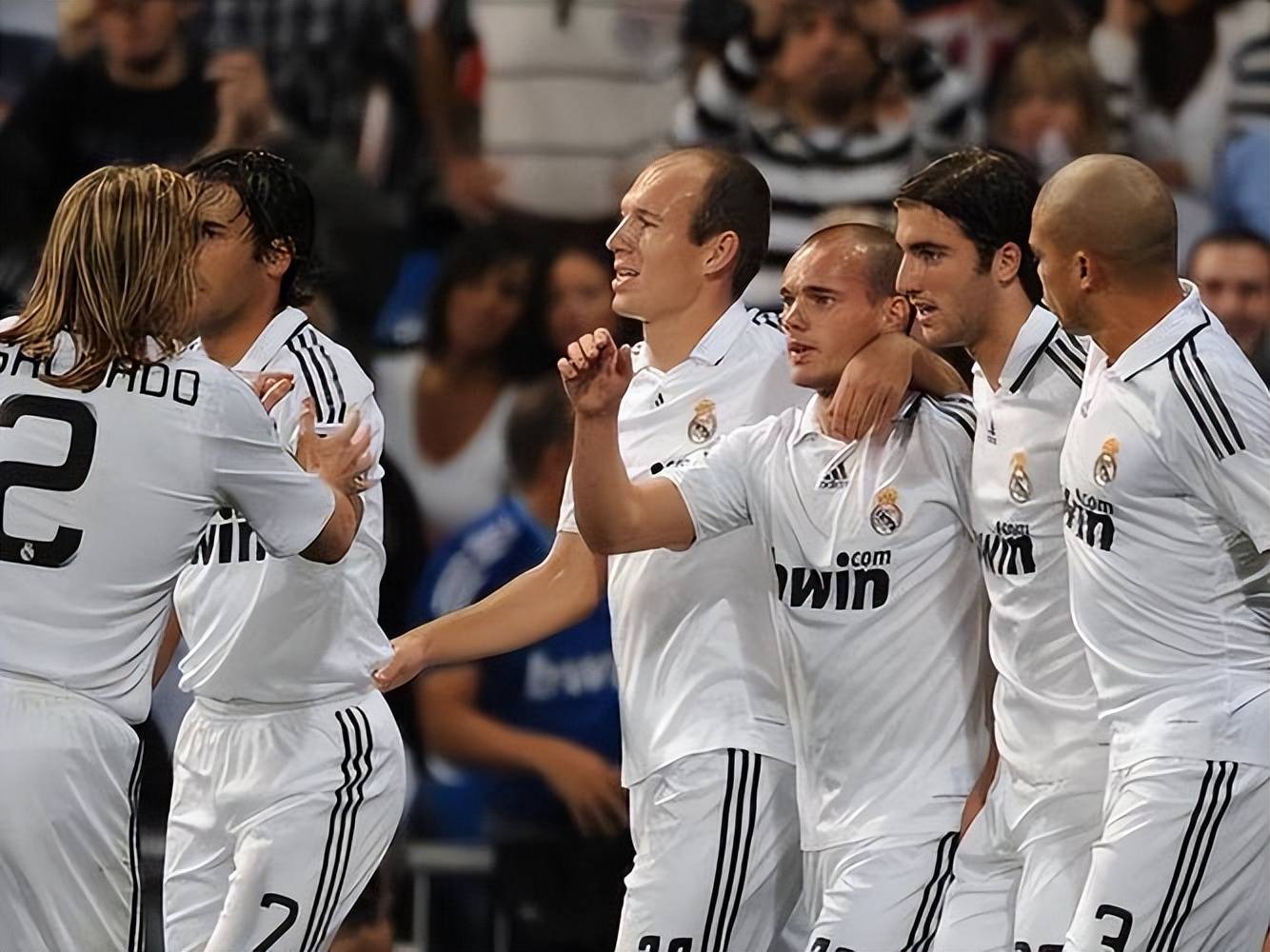 荷兰逆转皇马,萨内三分雨点燃全场的简单介绍 荷兰逆转皇马,萨内三分雨点燃全场的简单介绍