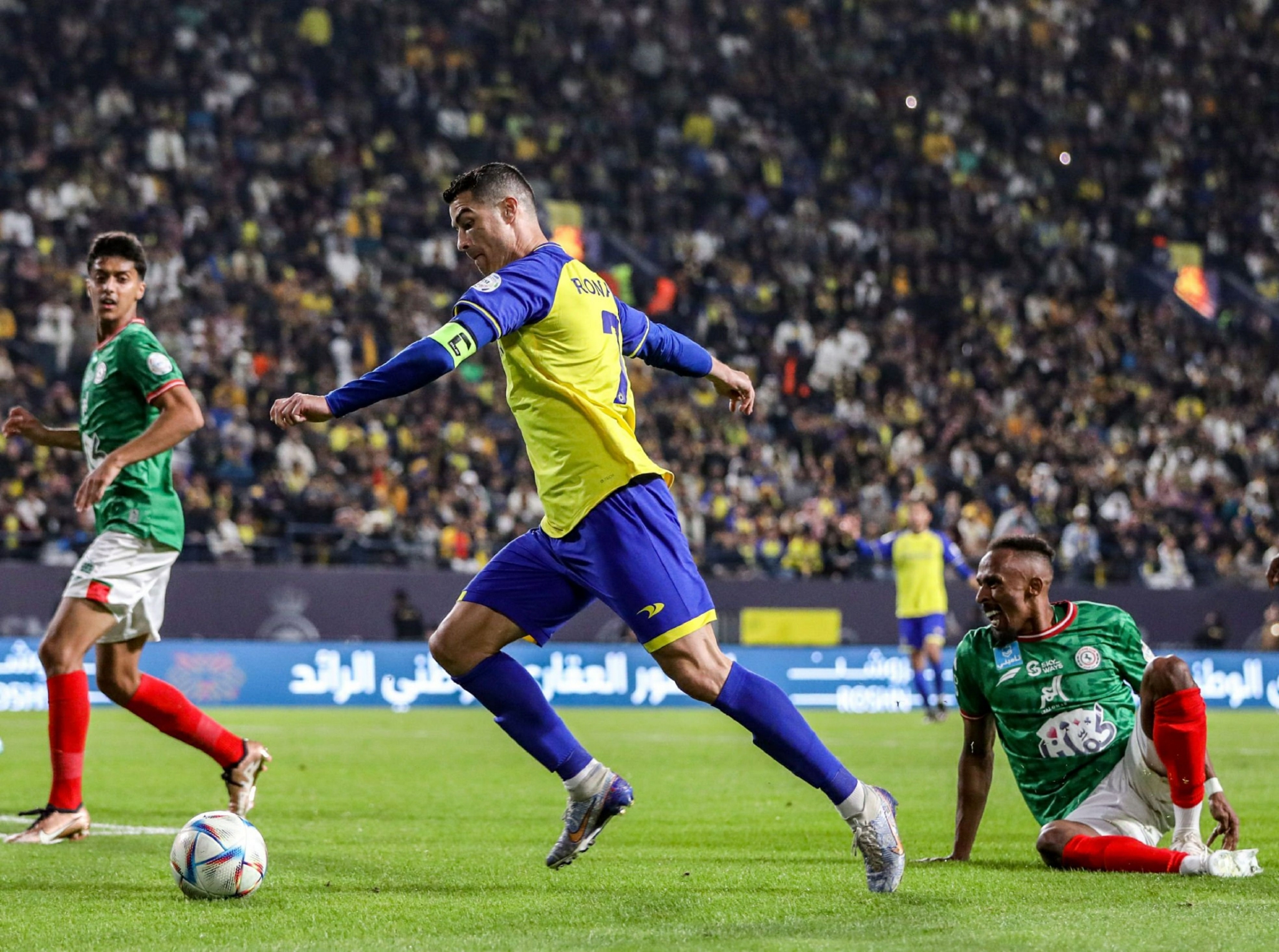 比赛精彩纷呈,球队表现抢眼赢得胜利的简单介绍 比赛精彩纷呈,球队表现抢眼赢得胜利的简单介绍