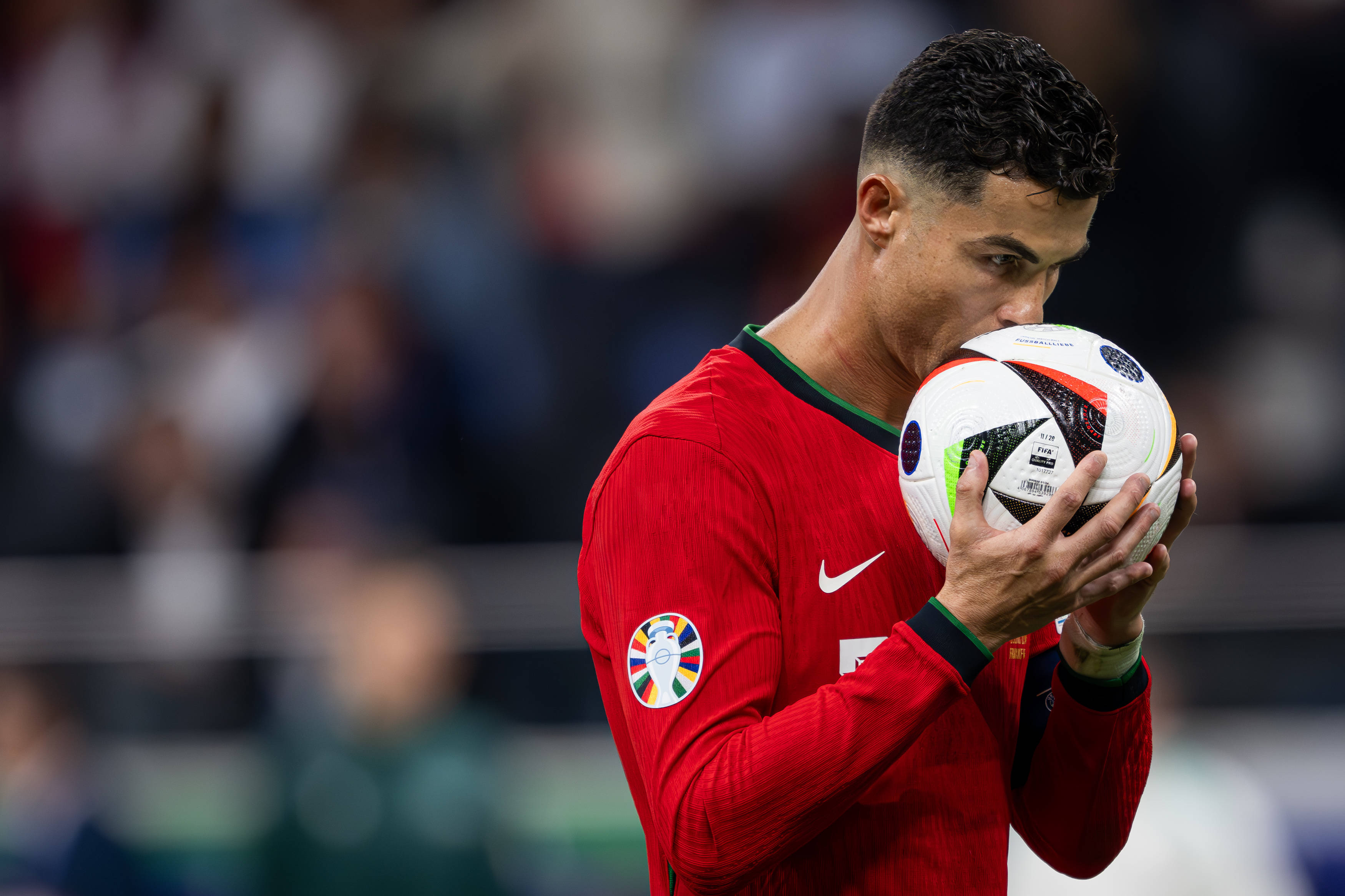 传奇巨星再次崭露头角,为球迷带来惊喜的简单介绍 传奇巨星再次崭露头角,为球迷带来惊喜的简单介绍