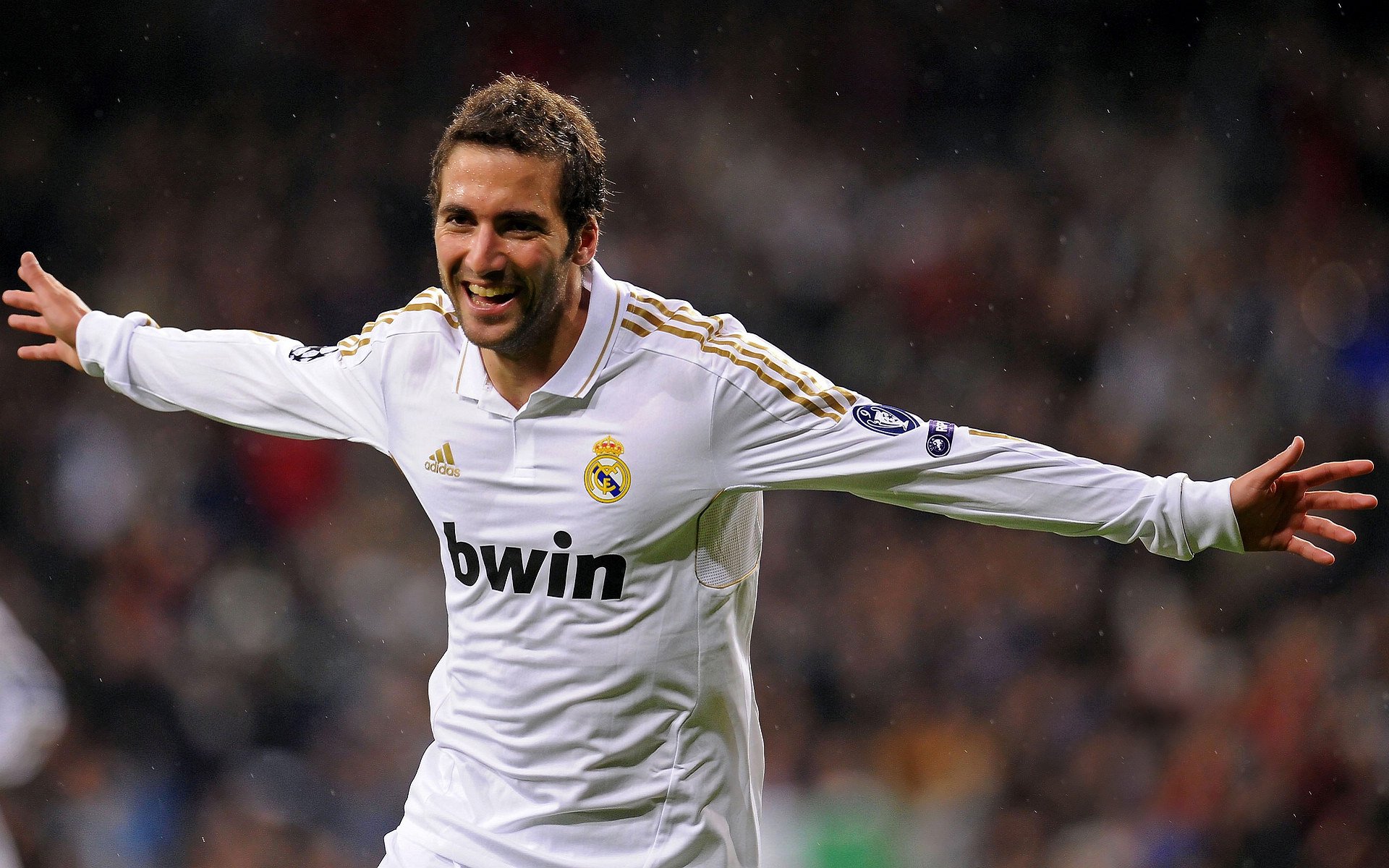 策略至上，团队为王，雷诺精妙战术轻取阿斯顿马丁，维斯塔潘强势领跑再证王者本色